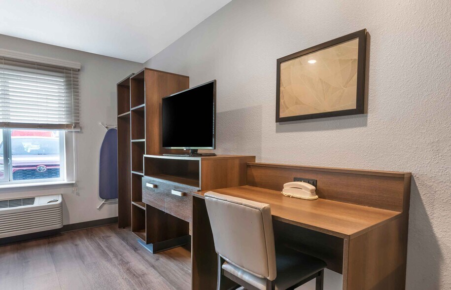 Building Photo - Furnished Studio-Melbourne - West Melbourne