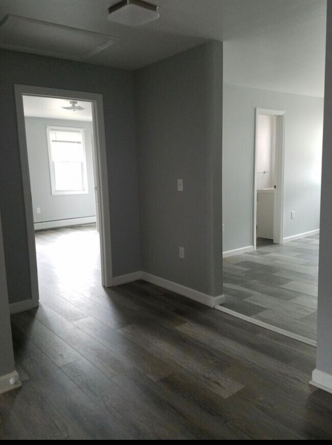 Building Photo - 95 Richmond Ave