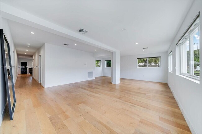 Building Photo - 4301 NW 6th Ave