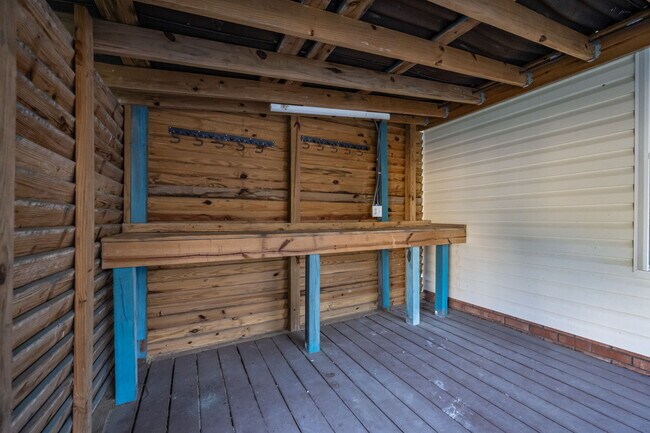 Building Photo - 200 Bridlewood Dr