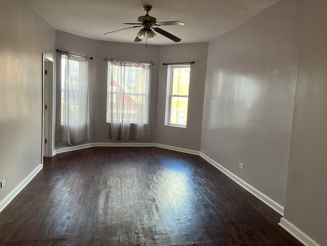 Building Photo - 3057 W Flournoy St