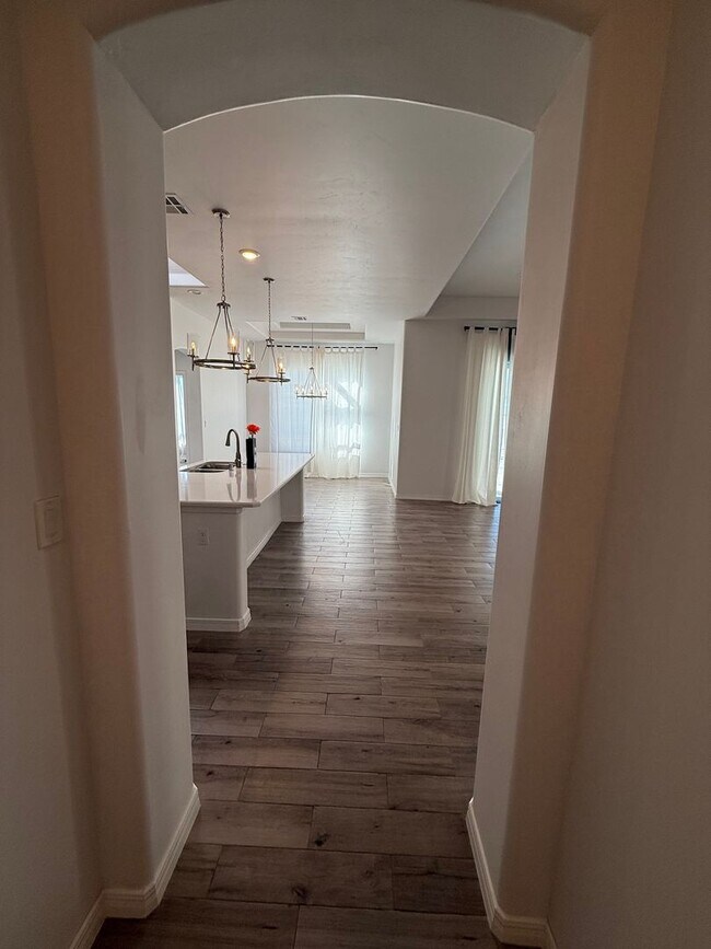 Building Photo - Beautiful home in Sonoma Springs! 4bed, 2.5 baths