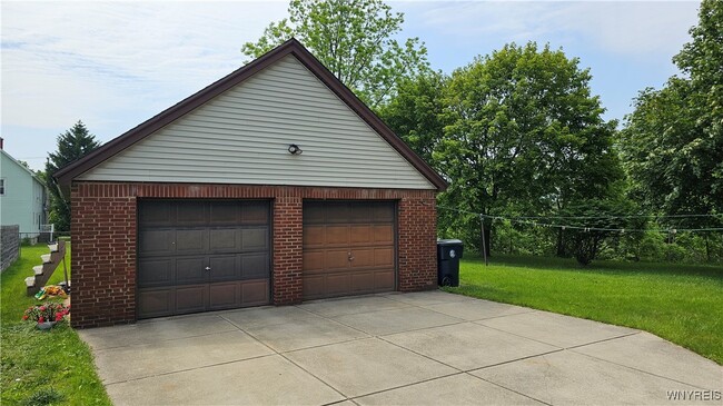 Building Photo - 237 Colton Ave