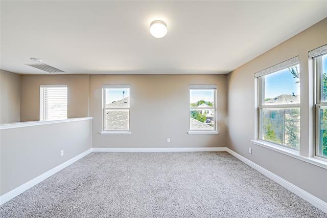Building Photo - 410 Club House Dr