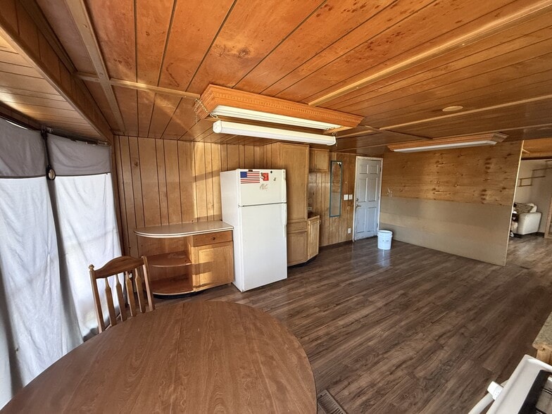 Building Photo - 10 9th Ave