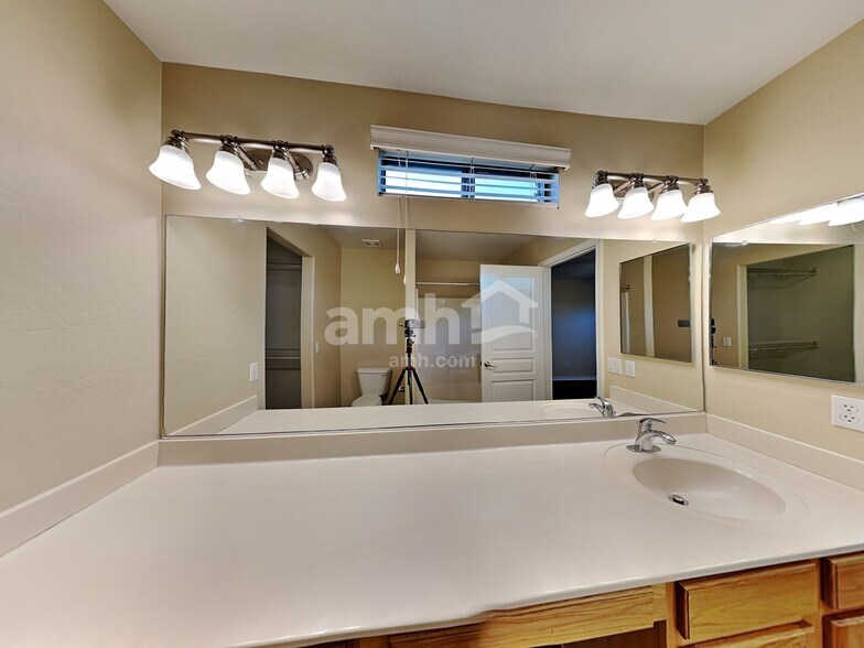 Building Photo - 2451 S 160th Dr