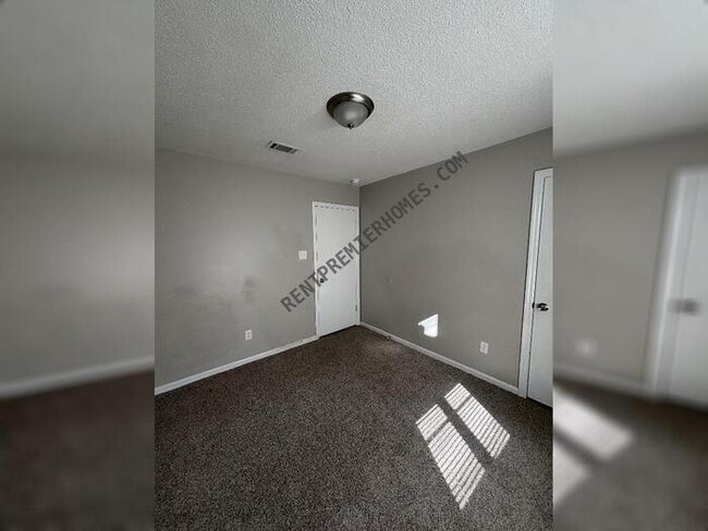 Building Photo - 1313 Ray Rd