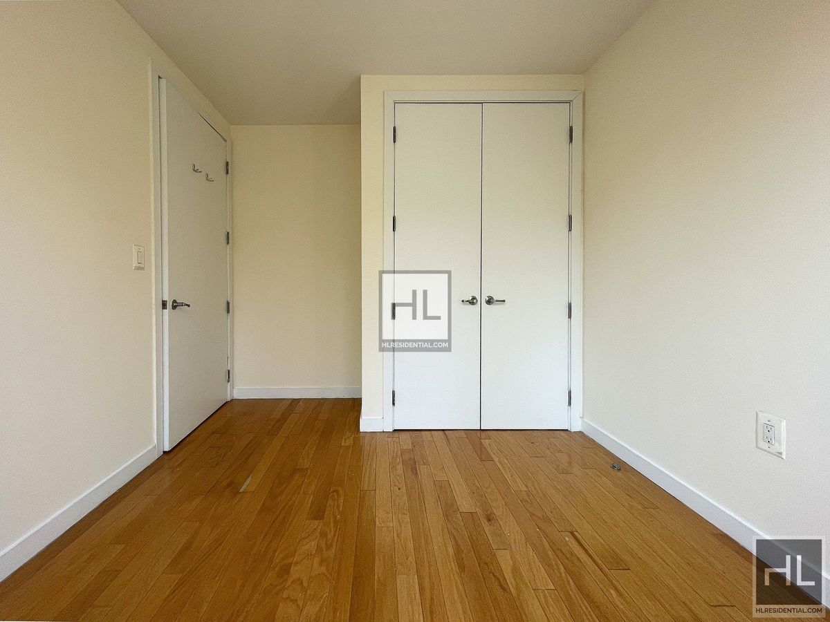 Building Photo - E. Williamsburg Affordable Full-Amenity Bl...