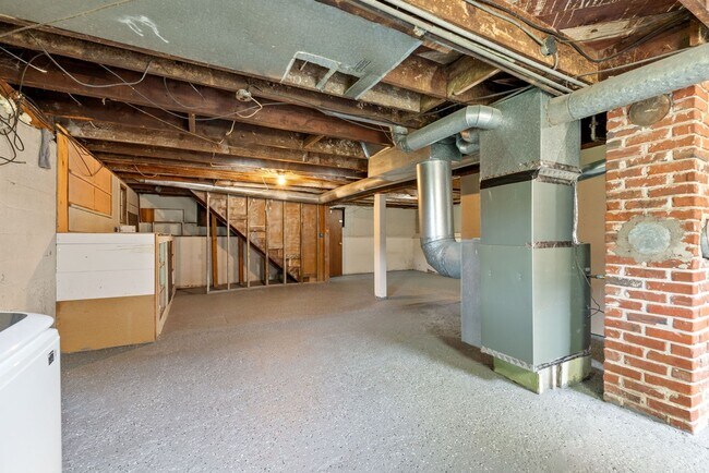 Building Photo - 3 BR Home near Springwater Trail and Powel...