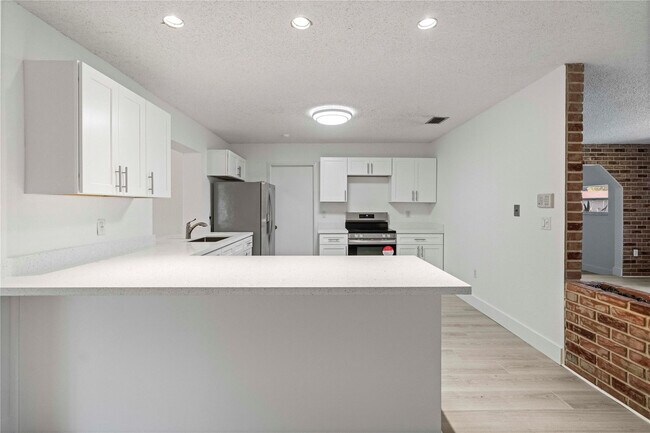 Building Photo - 16900 SW 62nd St