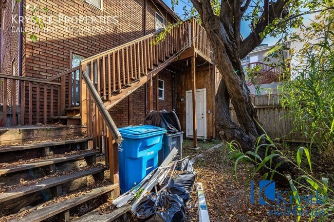 Building Photo - Newly Remodeled Adorable Upper Level Apart...