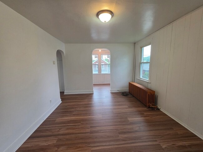 Building Photo - 703 1/2 Waddell Ave