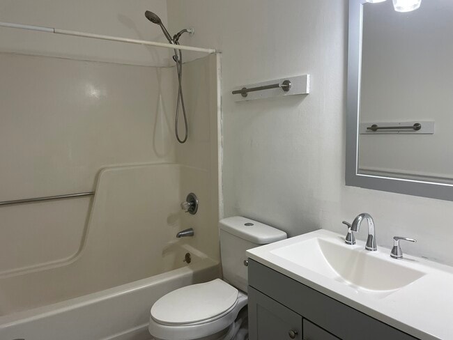 Building Photo - 6909 Glendower Rd