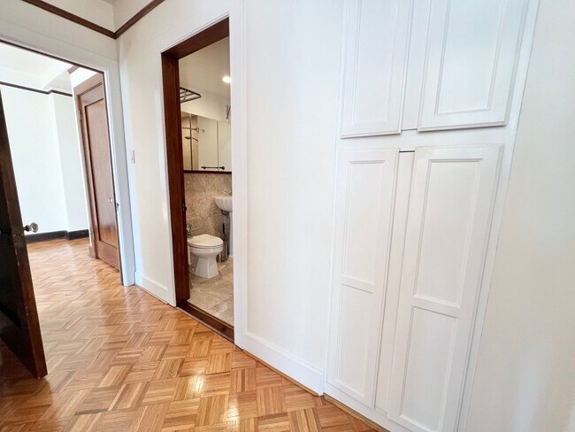 Building Photo - Ocean View Living in the Heart of Long Beach – 1 Bed / 1 Bath Corner Condo