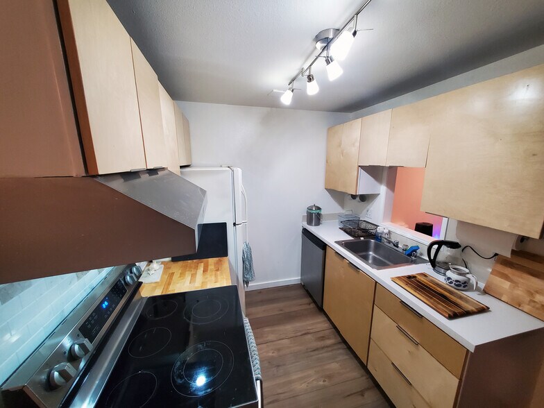 kitchen - 310 S 174th Pl