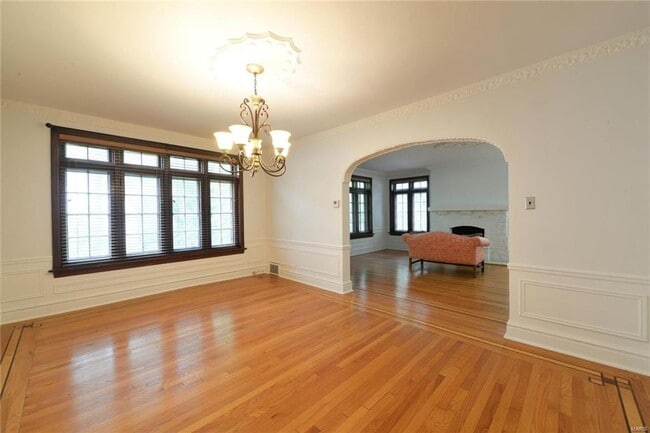 Building Photo - 7572-74 York