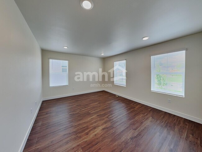 Building Photo - 4814 87th Ave NE