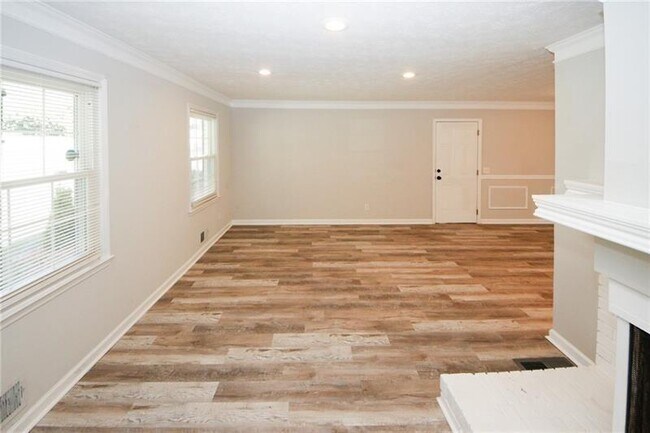 Building Photo - 1616 W Kellogg Cir