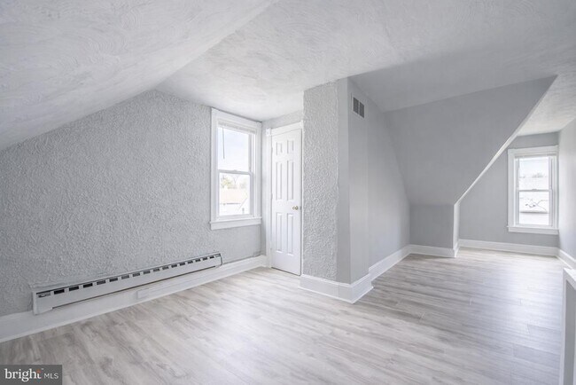 Building Photo - 424 Kossuth St