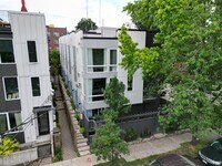 Building Photo - 2Bd/1.75Ba Seattle Townhouse