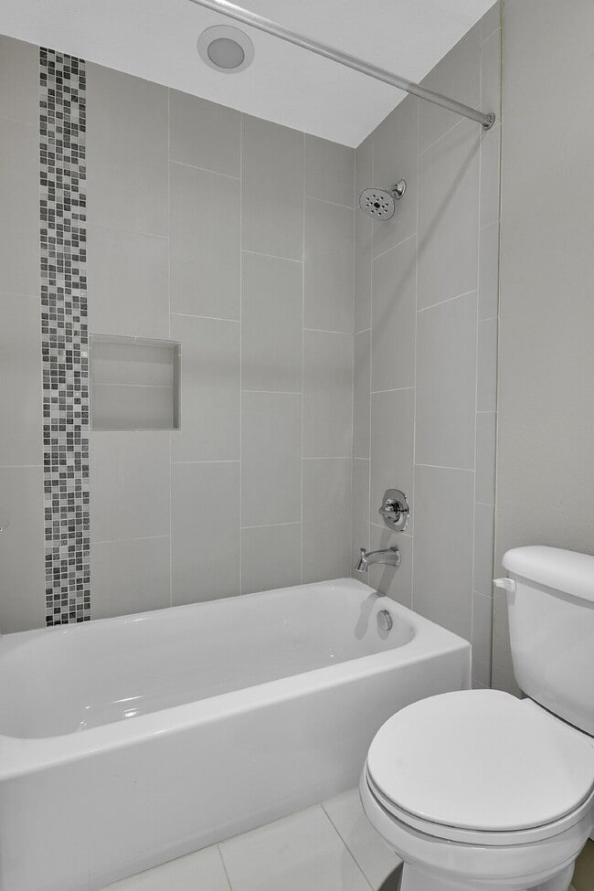 Building Photo - $3,000- 2 Bed/2.5-bathroom Townhome in Den...