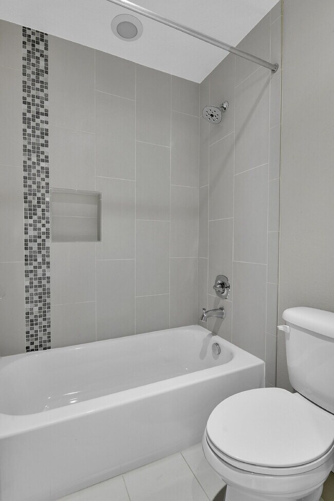 Building Photo - $3,295 - 2 Bed/2.5-bathroom Townhome in De...