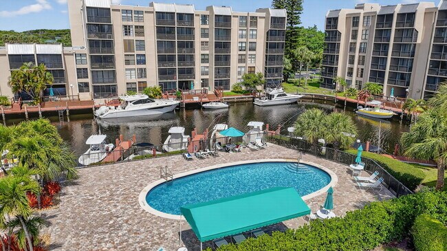 Building Photo - 15 Royal Palm Way