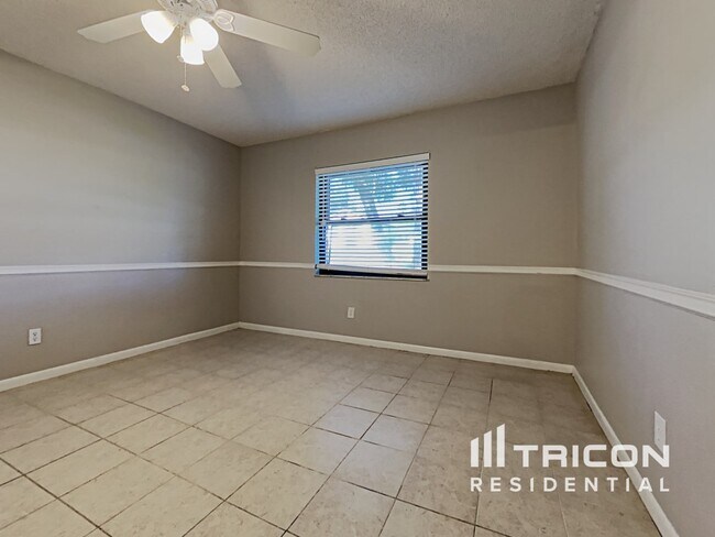 Building Photo - 38750 James Ct