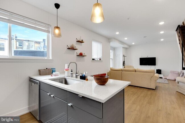 Building Photo - 1341 N Marston St