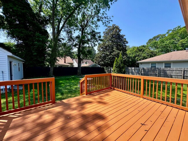 Building Photo - Gorgeous fully renovated 4 bedroom home in...