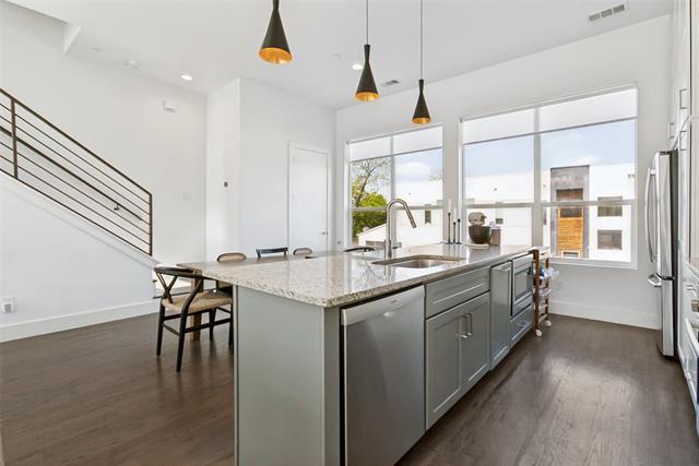 Building Photo - 2319 Kirby St