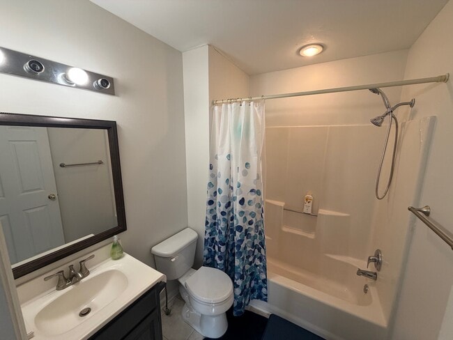 Building Photo - 7 Lenape Ln