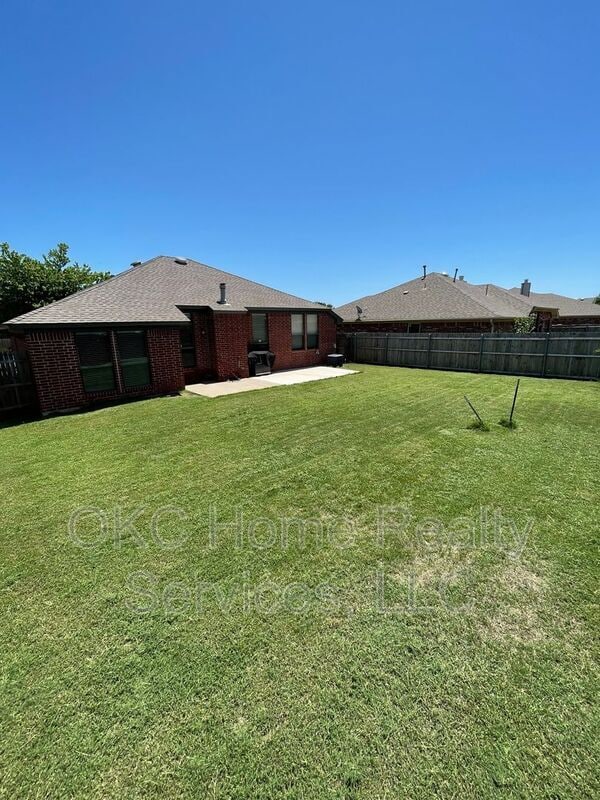 Building Photo - 16409 Otter Dr