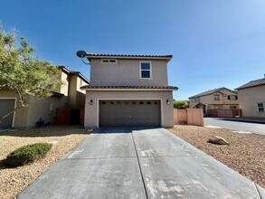 Building Photo - Beautiful 5 bedroom House
