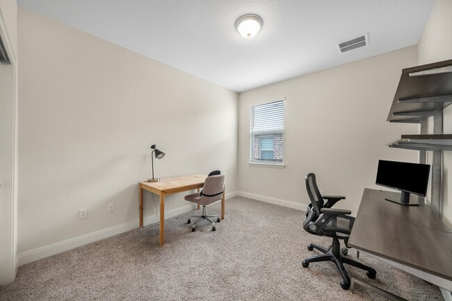 Building Photo - Furnished in Pflugerville!
