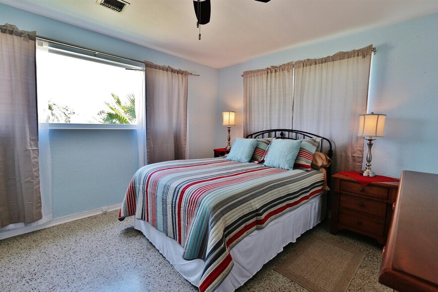 Building Photo - 157 Longwood Dr