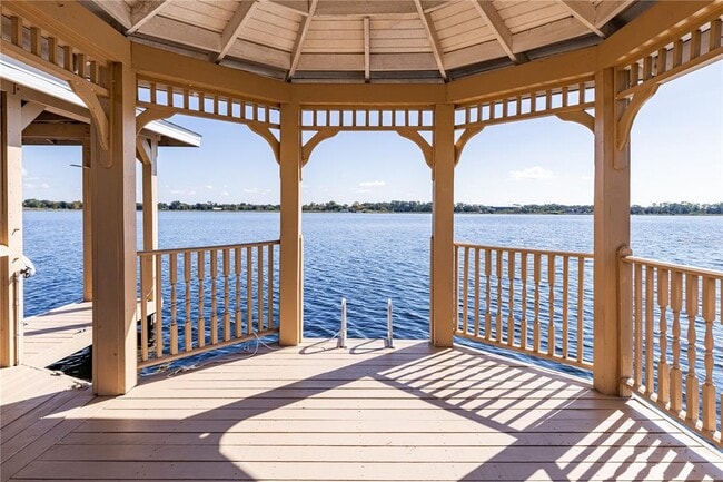 Building Photo - 1649 Lake Villa Dr