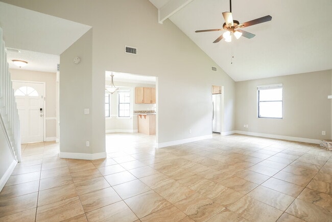 Building Photo - 6145 Island Forest Dr