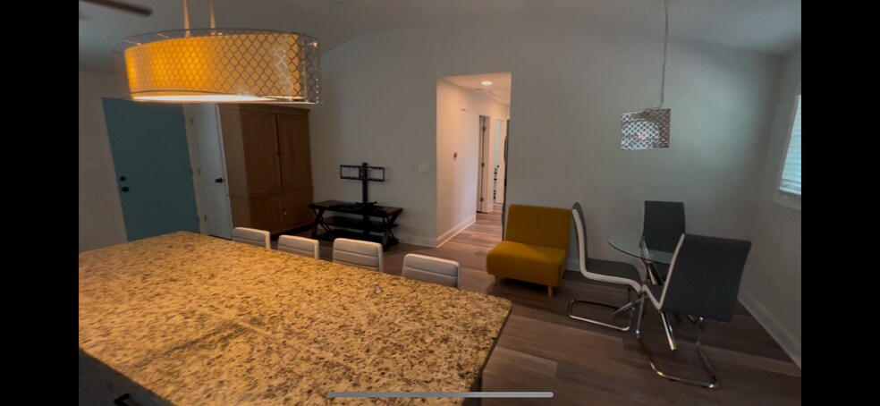 Building Photo - Room in Duplex on Cedar Ave NW