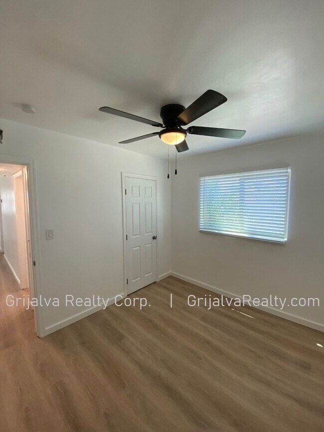 Building Photo - 4541 E 18th St