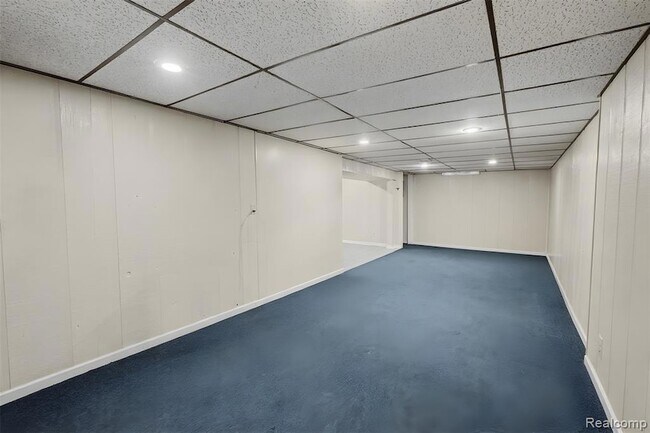 Building Photo - 30745 Iroquois Dr