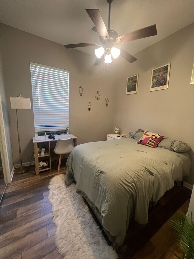 Building Photo - 5bd/3ba Adorable Home Available for Next School Year!