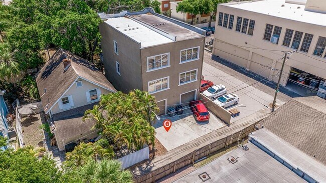 Building Photo - 330 Lang Ct N