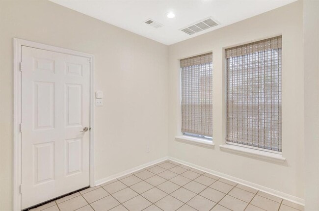Building Photo - 100 S Piper Trace
