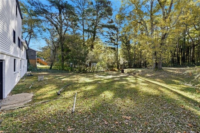 Building Photo - 6917 Laurel Wood Dr