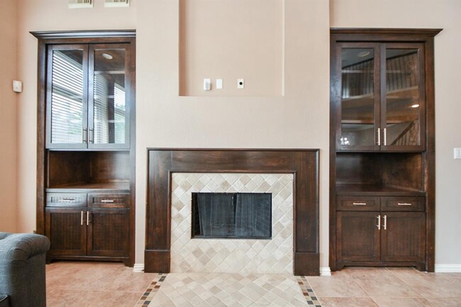 Building Photo - 711 Doscher Ln