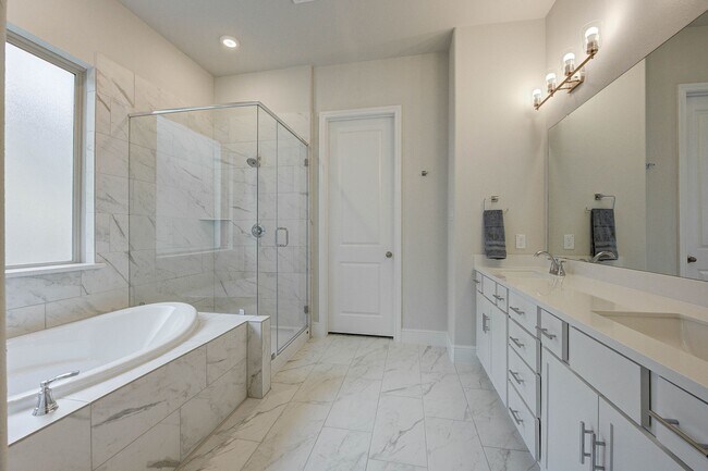 Building Photo - 21820 Enchanted Rock Dr N