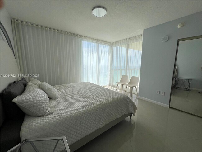 Building Photo - 16699 Collins Ave