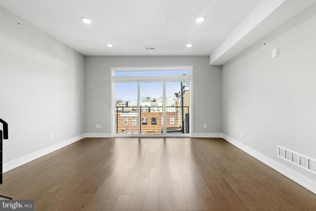 Building Photo - 1221 E Berks St