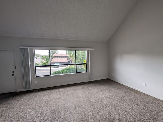 Building Photo - 3525 Country Club Dr